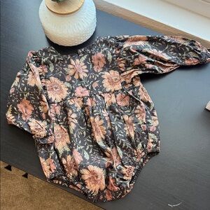 Noralee puff Long-Sleeve Floral onesie.  in Black and Dusty Rose